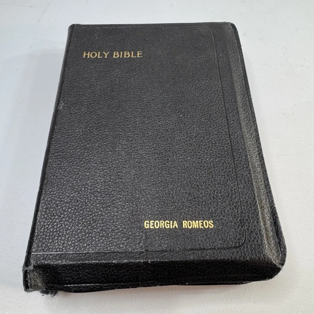 Holy Bible Old & New Testaments King James Pronouncing Version - Nelson's Series